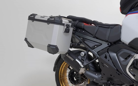 TRAX ADV Alukoffer-System + Akrapovic. Silbern. 45/45 l. BMW R 1300 GS Adv. (24-). - Bild 3