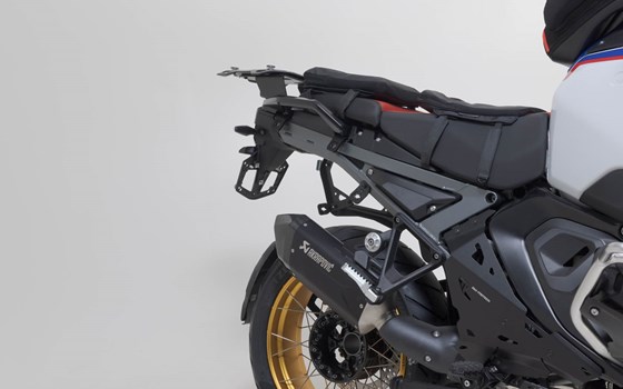 TRAX ADV Alukoffer-System + Akrapovic. Silbern. 45/45 l. BMW R 1300 GS Adv. (24-). - Bild 5