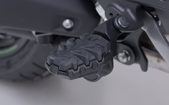 EVO Fußrasten-Kit. Schwarz/Silbern. Kawasaki Versys 1100 / SE (24-). - Bild 3