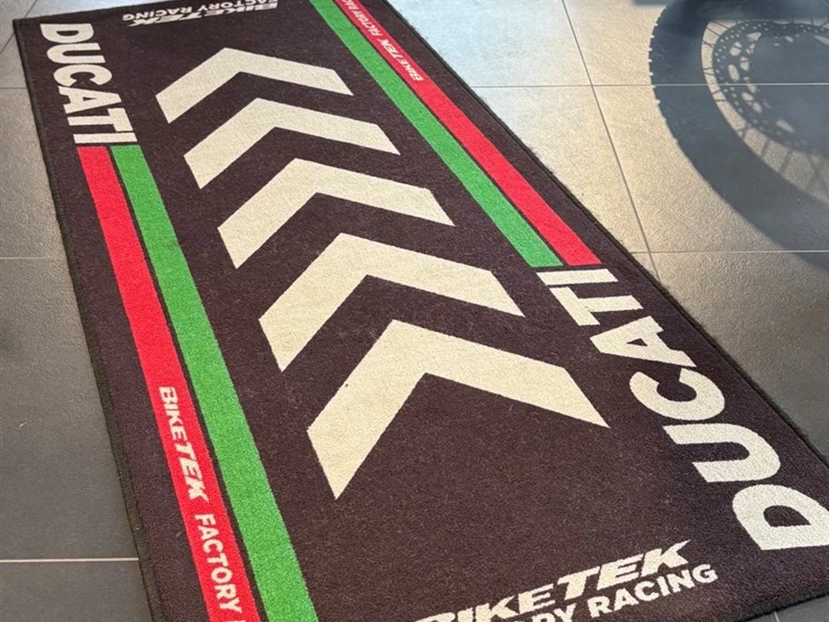 Teppich/ Garagenunterlage Bild 3: Teppich/ Garagenunterlage