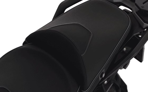 Beifahrer Sitzbank AKTIVKOMFORT mit Sitzheizung Smart Plug - schwarz - Queens-Edition - Standard - Bild 2 Beifahrer Sitzbank AKTIVKOMFORT mit Sitzheizung Smart Plug - schwarz - Queens-Edition - Standard - Bild 2