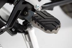 ION Fußrasten-Kit. Schwarz. Triumph Tiger 800/ 900/ 1200, Scram 1200.