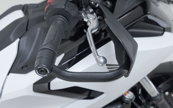 Sport Handprotektoren-Kit. Schwarz. Honda NC-Modelle (11-), Suzuki-Modelle. - Bild 5 Sport Handprotektoren-Kit. Schwarz. Honda NC-Modelle (11-), Suzuki-Modelle. - Bild 5