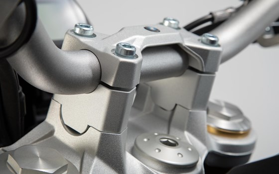 Lenkererhöhung. H=30 mm. Silbern. BMW F 850 GS/Adv, F 900 GS. - Bild 1