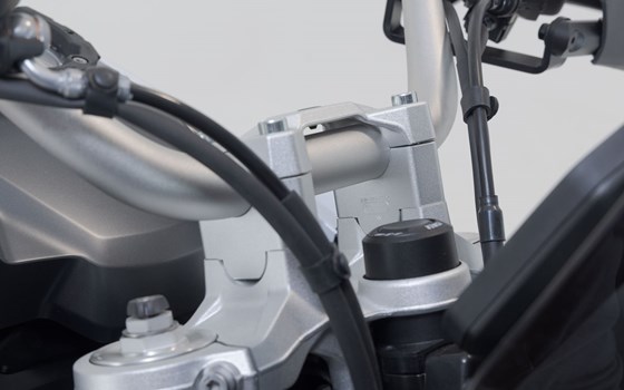 Lenkererhöhung. H=30 mm. Silbern. BMW F 850 GS/Adv, F 900 GS. - Bild 3