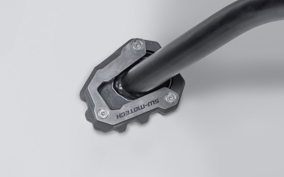 Seitenständerfuß-Verbreiterung. Schwarz/Silbern. Trium Tiger 660/ 800 Sport (24-). - Bild 3