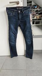 Jeans mit Protektoren