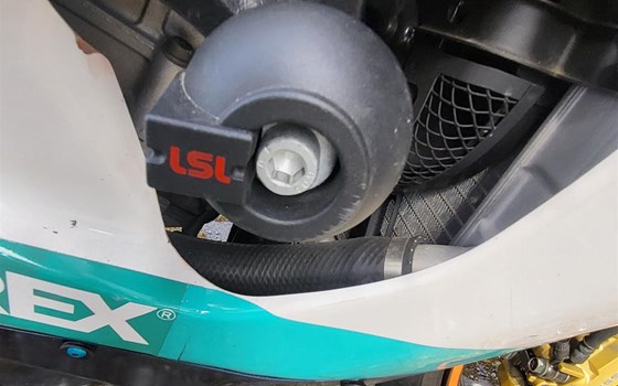 Schwarze Sturzpads/Crashpads von LSL (550S094) zur Montage am Rahmen inkl. Montagekit - Bild 6