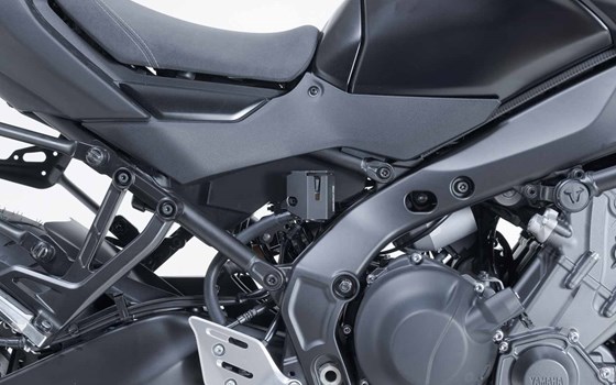 Bremsflüssigkeitsbehälter-Schutz. Schwarz. Yamaha Tracer 9 / GT / GT+ (24-). - Bild 1