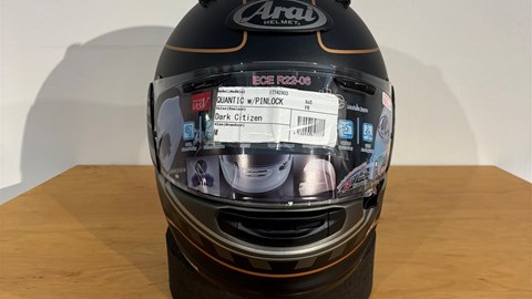 Helm Arai Ouantic Dark blk  M