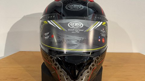 Helm Vyrus EM 92, schwarz-weiss-