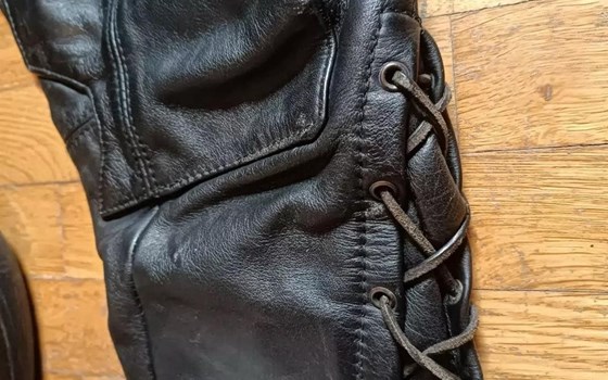 2-teilig.Lederanzug f. zierliche Bikerin - Vintage-Look mit Schnürung u. Fransen - Bild 13