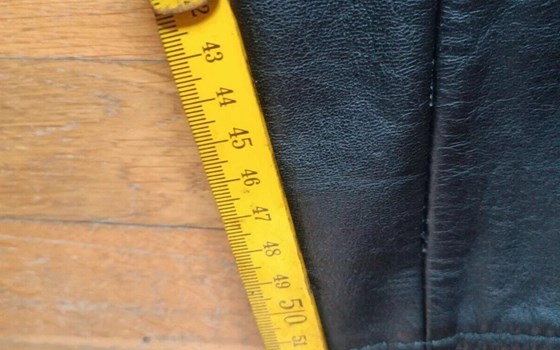 2-teilig.Lederanzug f. zierliche Bikerin - Vintage-Look mit Schnürung u. Fransen - Bild 16