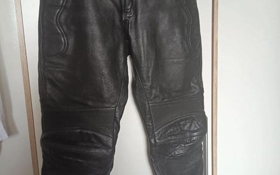 Perfekte Motorradlederhose Gr. 52 - Bild 3