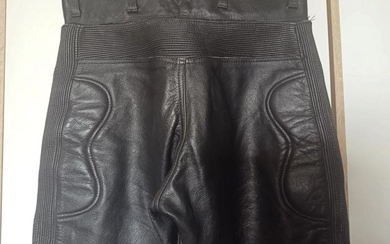 Perfekte Motorradlederhose Gr. 52 - Bild 4