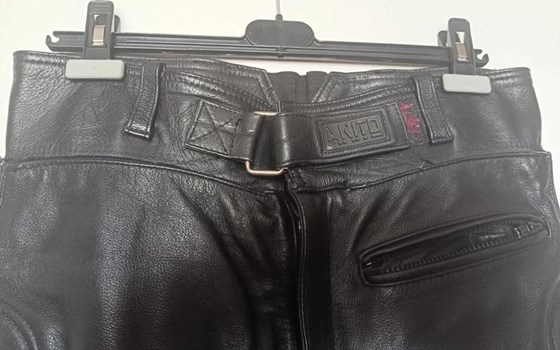 Perfekte Motorradlederhose Gr. 52 - Bild 9