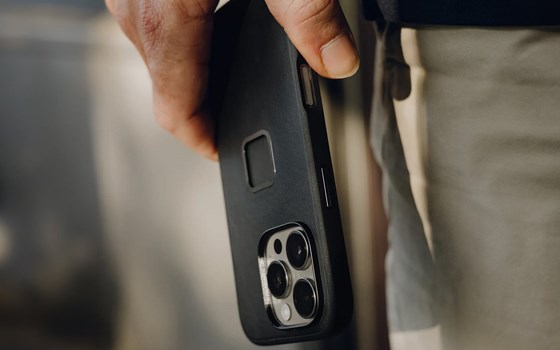 Peak Design Smartphone Schutzhülle Everyday Case - Black Clarino - iPhone 16 Pro Max - Bild 3