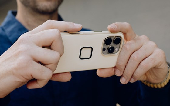 Peak Design Smartphone Schutzhülle Everyday Case - Bone Clarino - iPhone 16 Pro Max - Bild 3