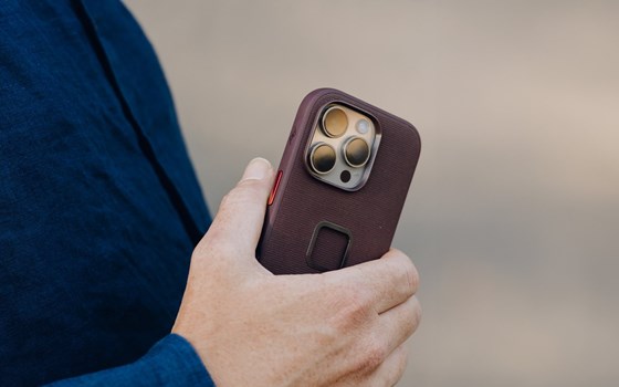 Peak Design Smartphone Schutzhülle Everyday Loop Case - Eclipse - iPhone 16 Pro Max - Bild 3 Peak Design Smartphone Schutzhülle Everyday Loop Case - Eclipse - iPhone 16 Pro Max - Bild 3