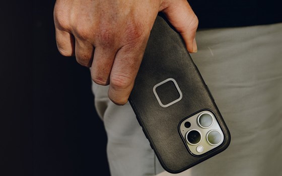 Peak Design Smartphone Schutzhülle Everyday Case - Black Clarino - iPhone 16 Pro - Bild 2 Peak Design Smartphone Schutzhülle Everyday Case - Black Clarino - iPhone 16 Pro - Bild 2