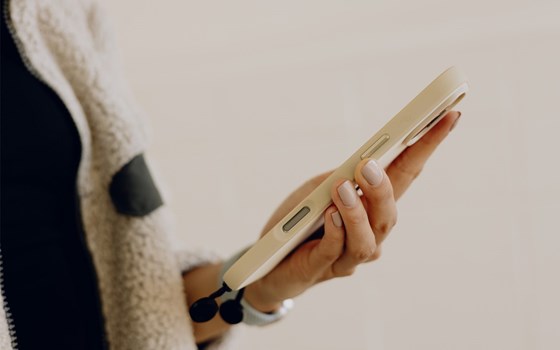 Peak Design Smartphone Schutzhülle Everyday Case - Bone Clarino - iPhone 16 Pro - Bild 2