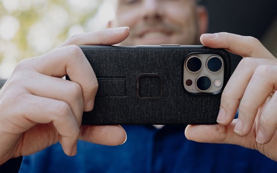Peak Design Smartphone Schutzhülle Everyday Loop Case - Charcoal - iPhone 16 Pro - Bild 2 Peak Design Smartphone Schutzhülle Everyday Loop Case - Charcoal - iPhone 16 Pro - Bild 2