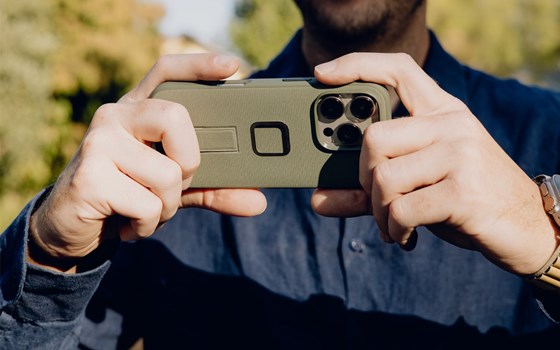 Peak Design Smartphone Schutzhülle Everyday Loop Case - Sage - iPhone 16 Pro - Bild 2 Peak Design Smartphone Schutzhülle Everyday Loop Case - Sage - iPhone 16 Pro - Bild 2