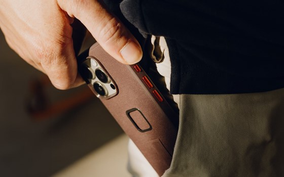 Peak Design Smartphone Schutzhülle Everyday Loop Case - Eclipse - iPhone 16 Pro - Bild 2 Peak Design Smartphone Schutzhülle Everyday Loop Case - Eclipse - iPhone 16 Pro - Bild 2