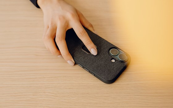 Peak Design Smartphone Schutzhülle Everyday Case - Charcoal - iPhone 16 Plus - Bild 3 Peak Design Smartphone Schutzhülle Everyday Case - Charcoal - iPhone 16 Plus - Bild 3