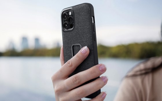 Peak Design Smartphone Schutzhülle Everyday Case - Charcoal - iPhone 15 - Bild 2 Peak Design Smartphone Schutzhülle Everyday Case - Charcoal - iPhone 15 - Bild 2