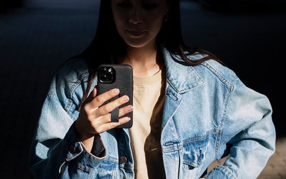 Peak Design Smartphone Schutzhülle Everyday Case - Charcoal - iPhone 12 | 12 Pro - Bild 3 Peak Design Smartphone Schutzhülle Everyday Case - Charcoal - iPhone 12 | 12 Pro - Bild 3