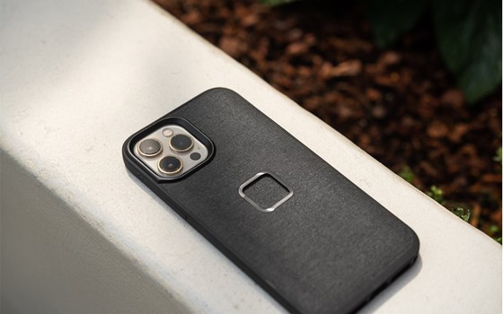 Peak Design Smartphone Schutzhülle Everyday Case - Charcoal - iPhone 11 Pro Max - Bild 3 Peak Design Smartphone Schutzhülle Everyday Case - Charcoal - iPhone 11 Pro Max - Bild 3