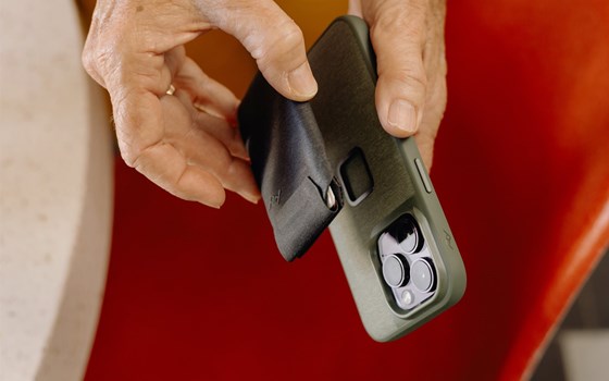 Peak Design Mobile Wallet Stand- Charcoal - Bild 3