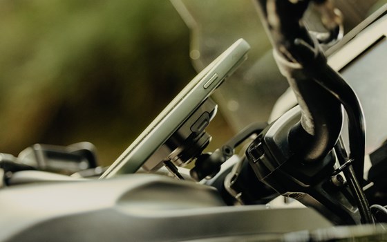 Peak Design Motorrad Lenker Halterung - schwarz - Qi2-Ladefunktion - Bild 3