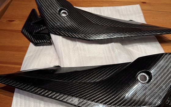 Seitenverkleidung unter Sitz CARBON - Bild 1 Seitenverkleidung unter Sitz CARBON - Bild 1