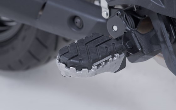 ION Fußrasten-Kit. Silbern. Suzuki V-Strom 800 (22-). - Bild 3