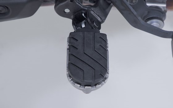 ION Fußrasten-Kit. Silbern. Suzuki V-Strom 800 (22-). - Bild 5