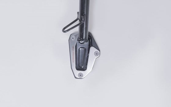 Seitenständerfuß-Verbreiterung. Schwarz/Silbern. Ducati Scrambler Modelle (24-). - Bild 2