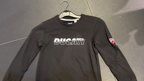 KIND Essential T-SHIRT SCHWARZ M/L 6 A/Y