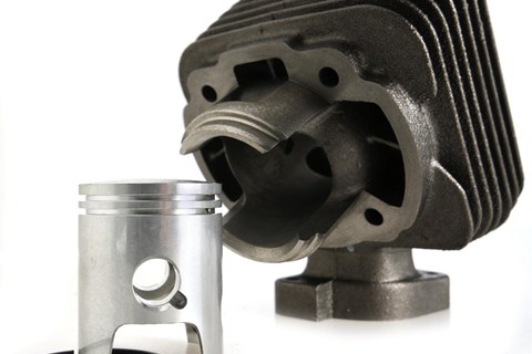 Marke: MALOSSI Artikelname: Rennzylinder MALOSSI 50 ccm 31 8573 für PEUGEOT stehend 50ccm 2T AC