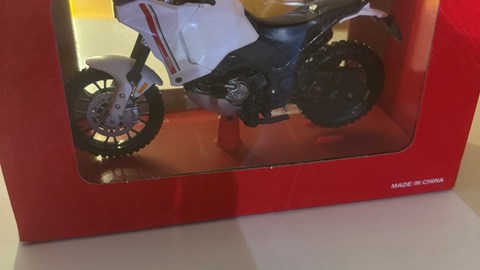 MODELL MOTORRAD DESERTX 1:18