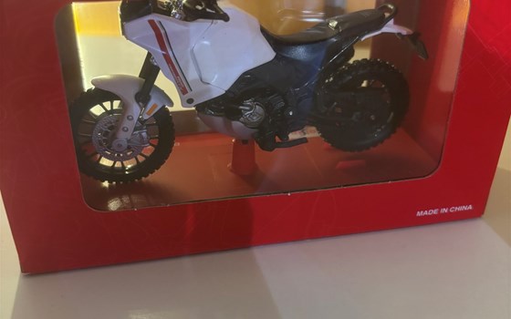 MODELL MOTORRAD DESERTX 1:18 - Bild 1