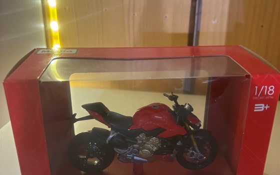 MODELL MOTORRAD SUPER NAKED V4 S 1:18 - Bild 1