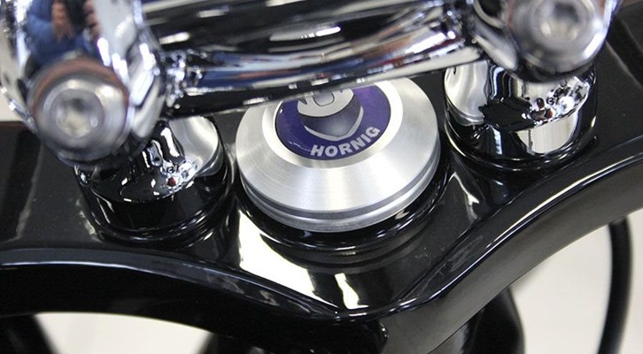 Lenkkopfverschlusskappe mit Emblem für BMW R 18 Lenkkopfverschlusskappe mit Emblem für BMW R 18