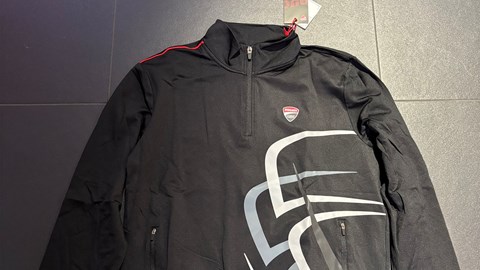 DC FITNESS-SWEATSHIRT MIT HALBLANGEM REI