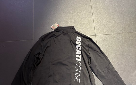 DC FITNESS-SWEATSHIRT MIT HALBLANGEM REI - Bild 2