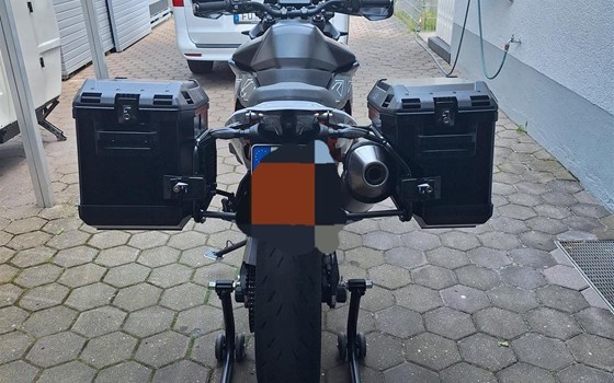 Kofferträgerset Cutout Edelstahl Xplorer Cutout schwarz Kofferset 40/37 für KTM 890 SMT 790 Adventure Norden 901 Husqvarna - Bild 1