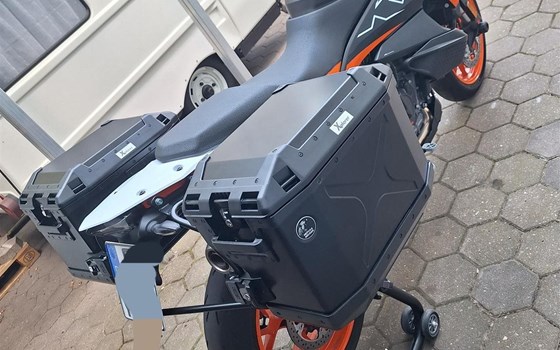 Kofferträgerset Cutout Edelstahl Xplorer Cutout schwarz Kofferset 40/37 für KTM 890 SMT 790 Adventure Norden 901 Husqvarna - Bild 2