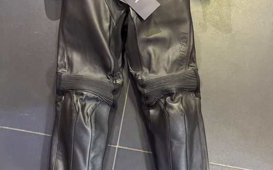 HOSE COMPANY C3 DAME 44 - Bild 1