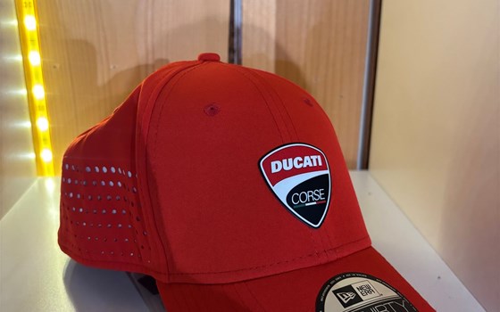 DC STRETCH REDKAPPE NEW ERA L-XL - Bild 1